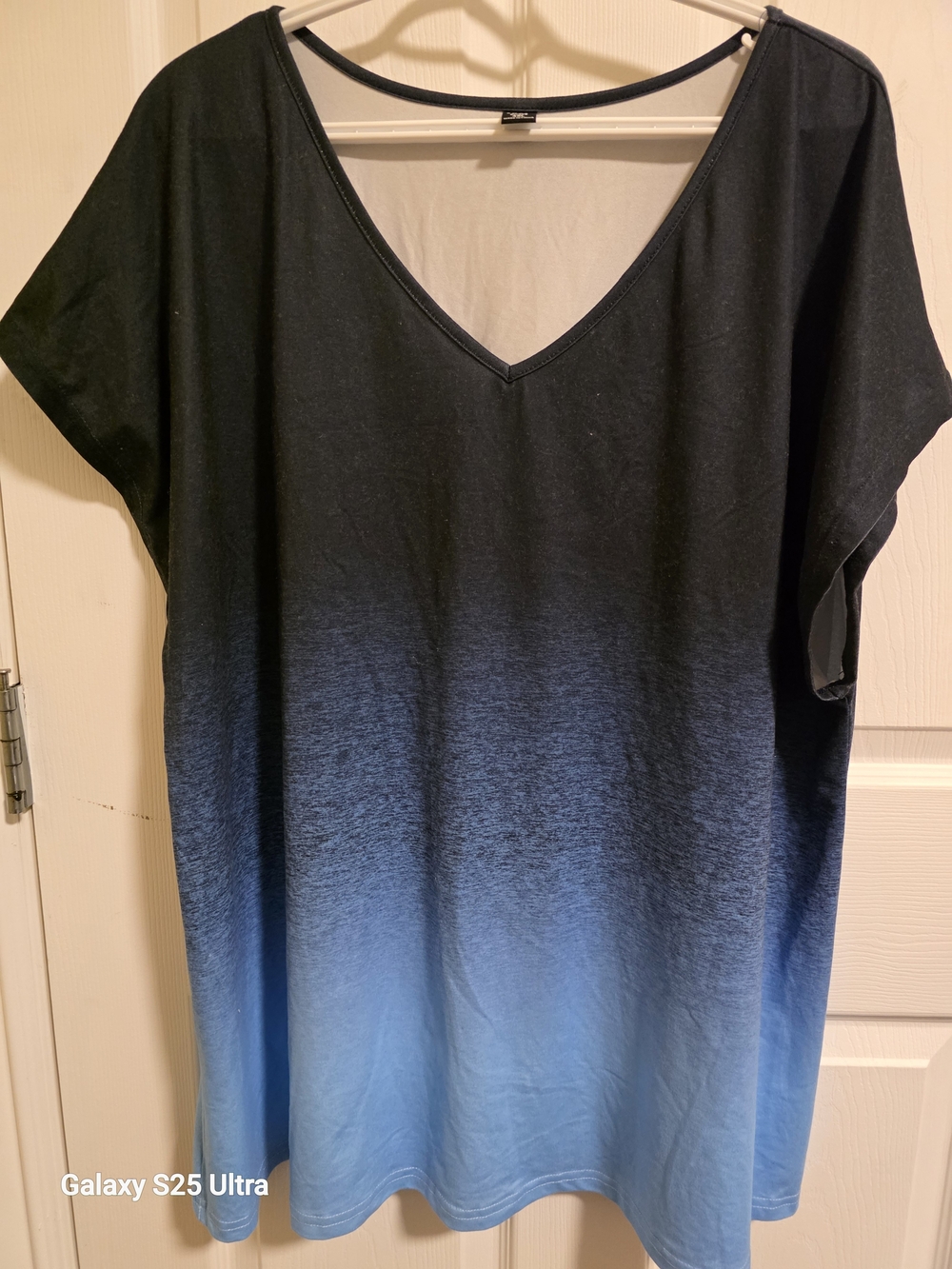 Women's V-Neck Ombre Tee - Black to Blue